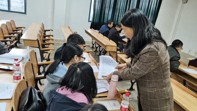 不同城市对于成人教育学历落户的条件有所不同，以下是一些常见的要求：